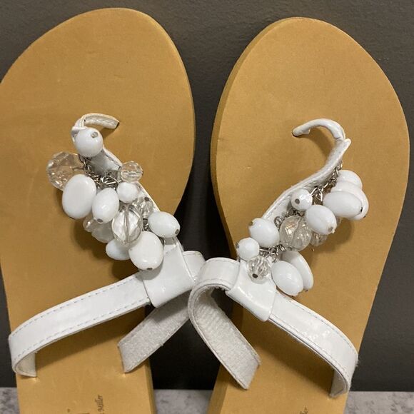 Olivia Miller White Beaded Thong Sandals Size 7/8 - Picture 7 of 9